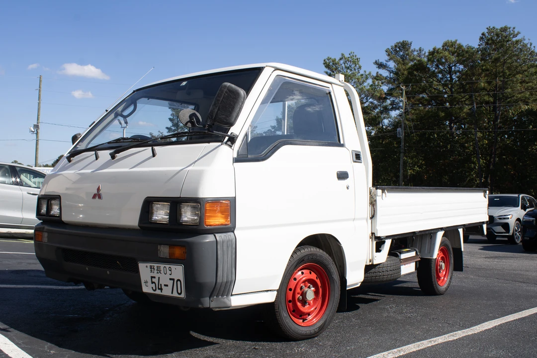1996 Mitsubishi Delica 4th Gen - Image 2 of 30