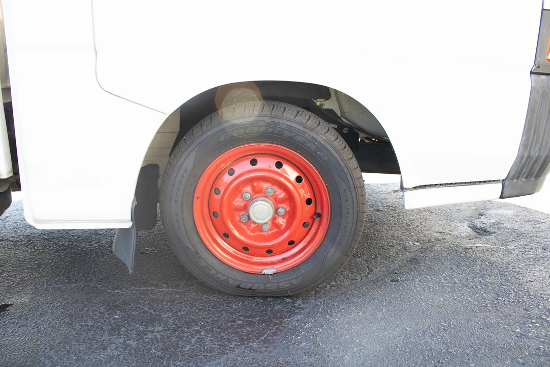 1996 Mitsubishi Delica 4th Gen - Image 13 of 30