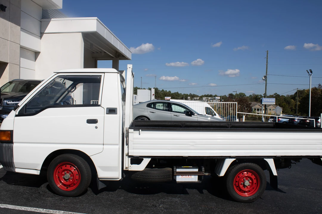 1996 Mitsubishi Delica 4th Gen - Image 4 of 30
