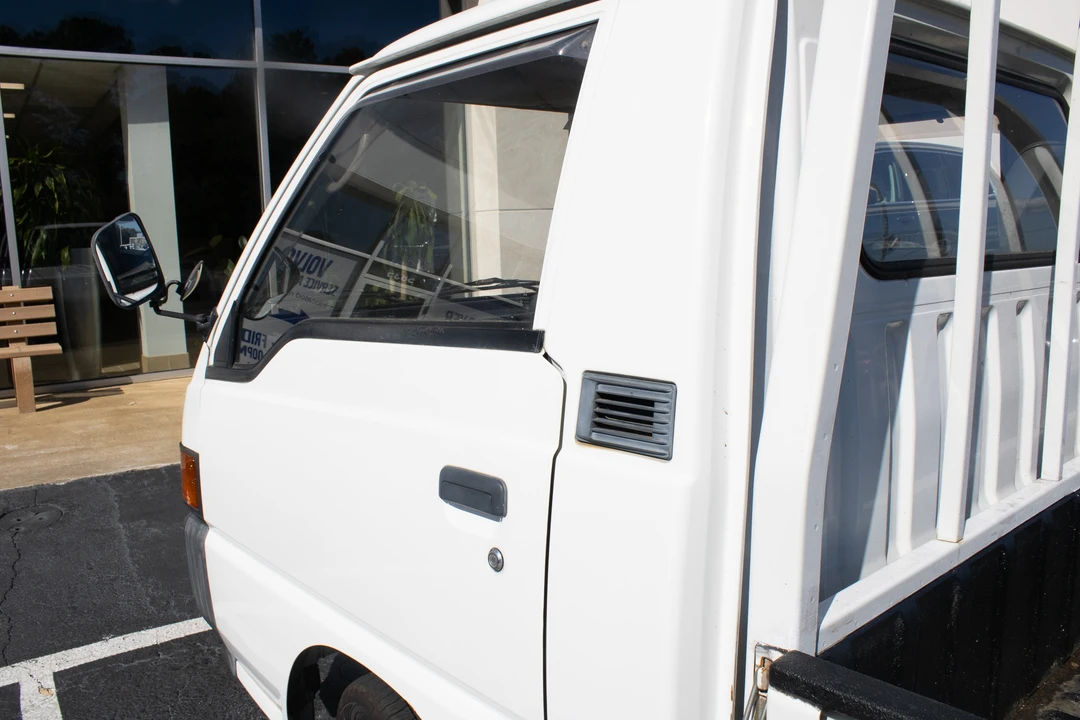 1996 Mitsubishi Delica 4th Gen - Image 11 of 30