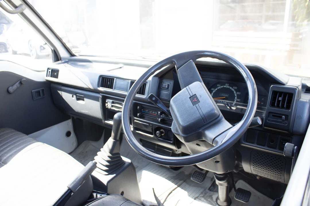 1996 Mitsubishi Delica 4th Gen - Image 17 of 30
