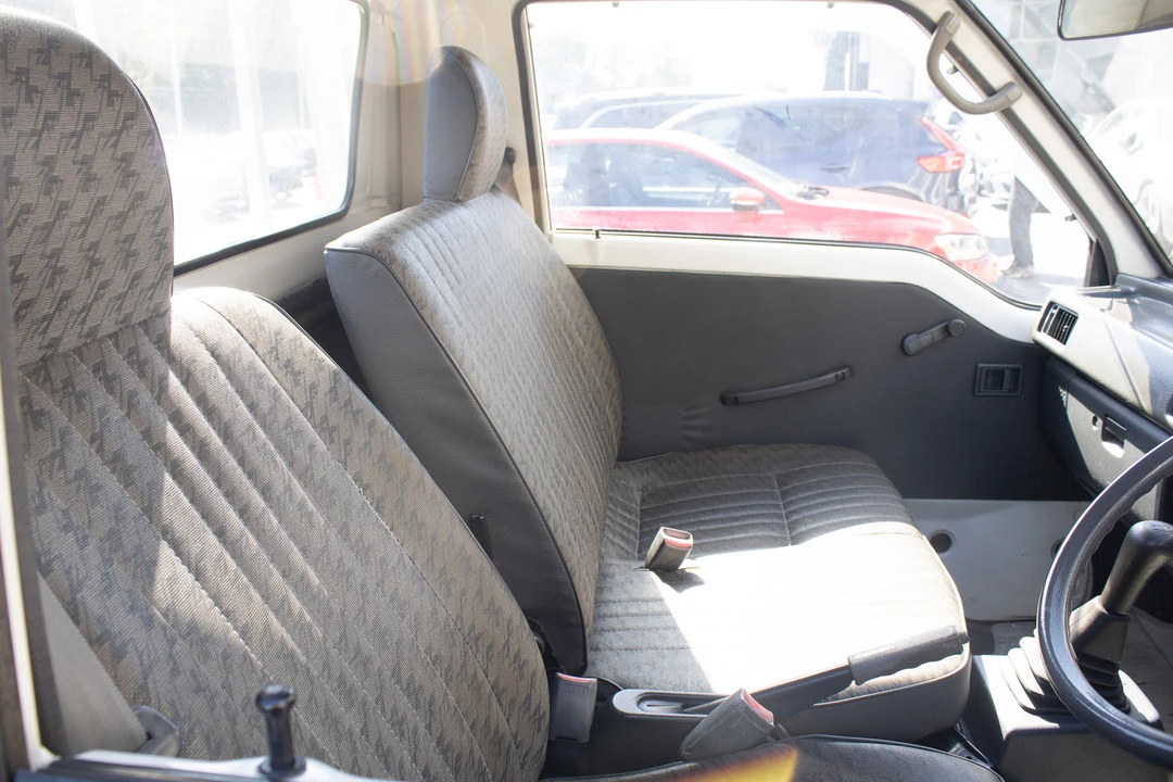 1996 Mitsubishi Delica 4th Gen - Image 15 of 30
