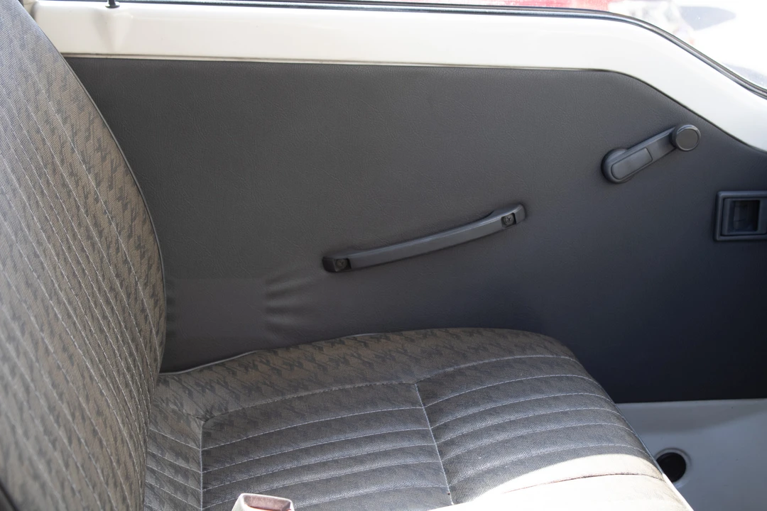 1996 Mitsubishi Delica 4th Gen - Image 16 of 30