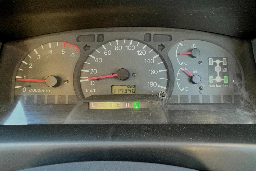 1996 Mitsubishi Delica 4th Gen - Image 23 of 31