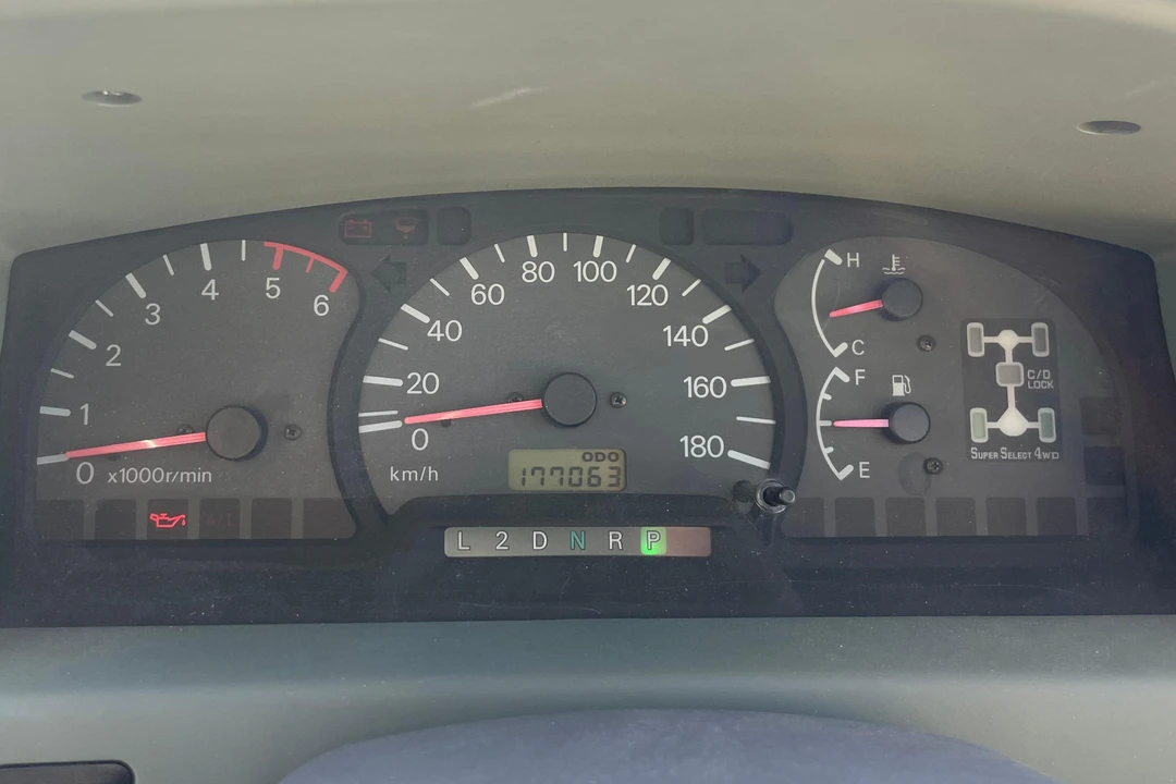 1996 Mitsubishi Delica 3rd Gen - Image 28 of 31