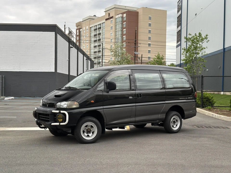 1996 Mitsubishi Delica 4th Gen - Image 4 of 31
