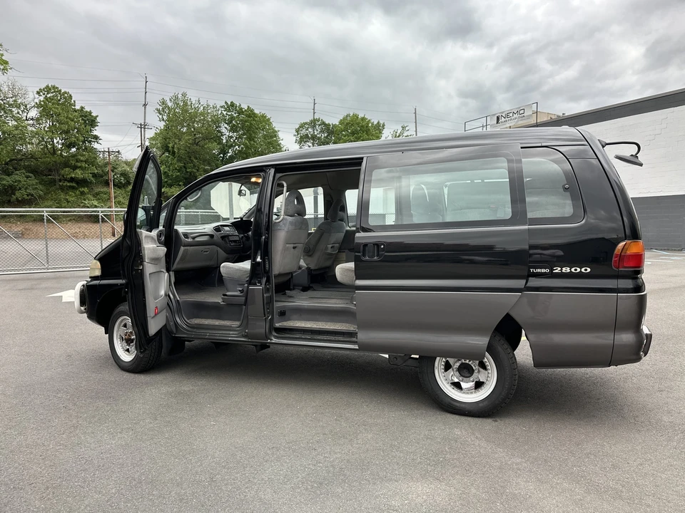 1996 Mitsubishi Delica 4th Gen - Image 24 of 31