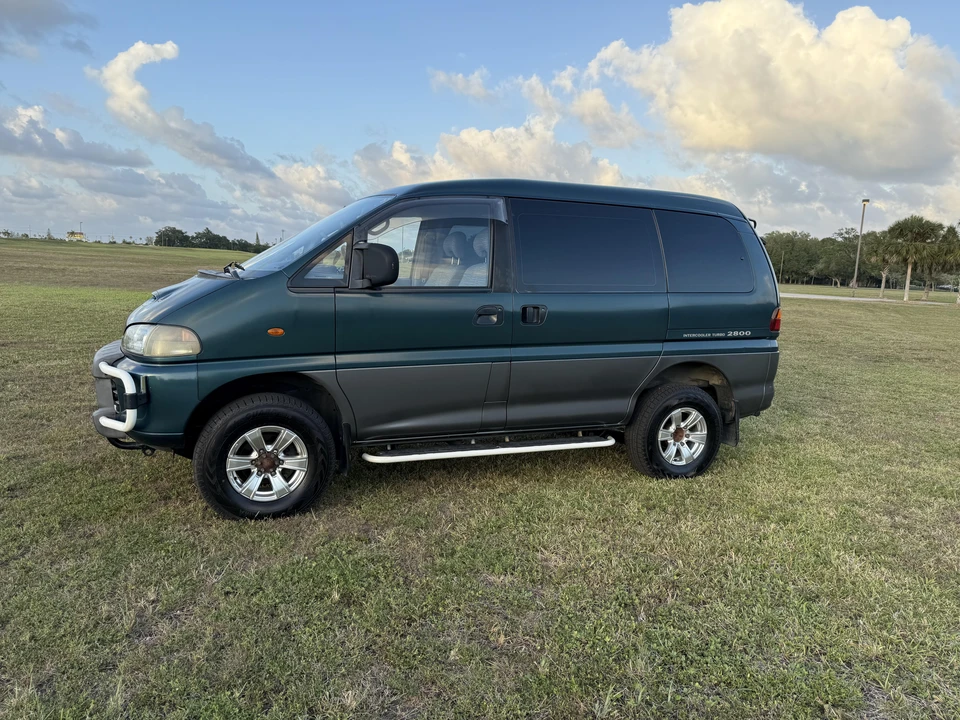 1996 Mitsubishi Delica 3rd Gen - Image 6 of 31