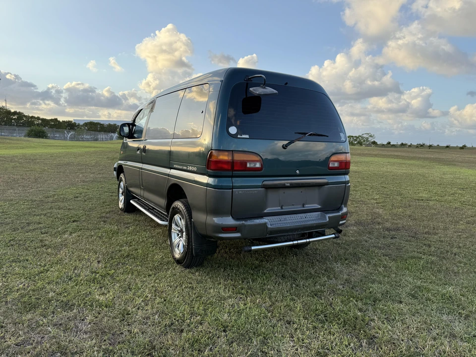 1996 Mitsubishi Delica 3rd Gen - Image 12 of 31