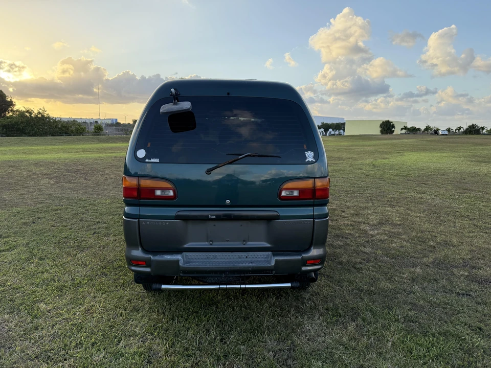 1996 Mitsubishi Delica 3rd Gen - Image 14 of 31