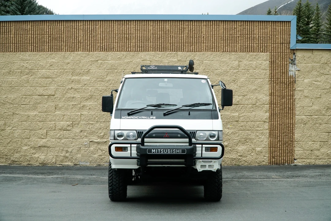 1996 Mitsubishi Delica 4th Gen - Image 6 of 31