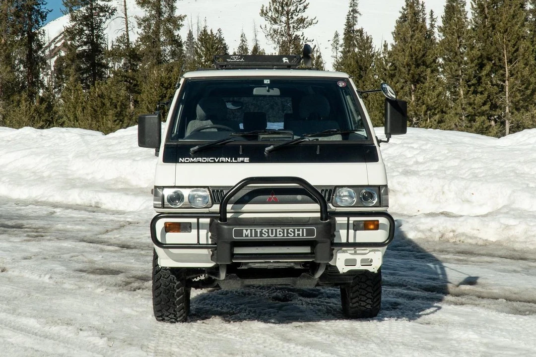 1996 Mitsubishi Delica 4th Gen - Image 7 of 31