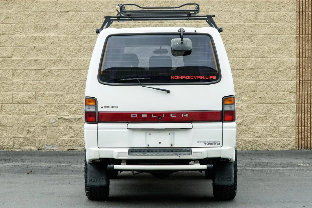 1996 Mitsubishi Delica 4th Gen - Image 5 of 31