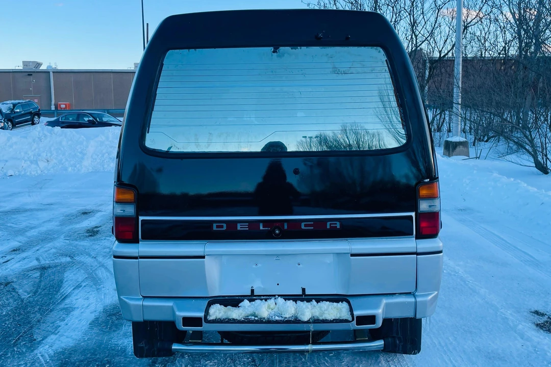 1996 Mitsubishi Delica 3rd Gen - Image 5 of 31