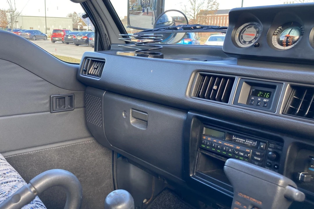 1993 Mitsubishi Delica 4th Gen - Image 25 of 31