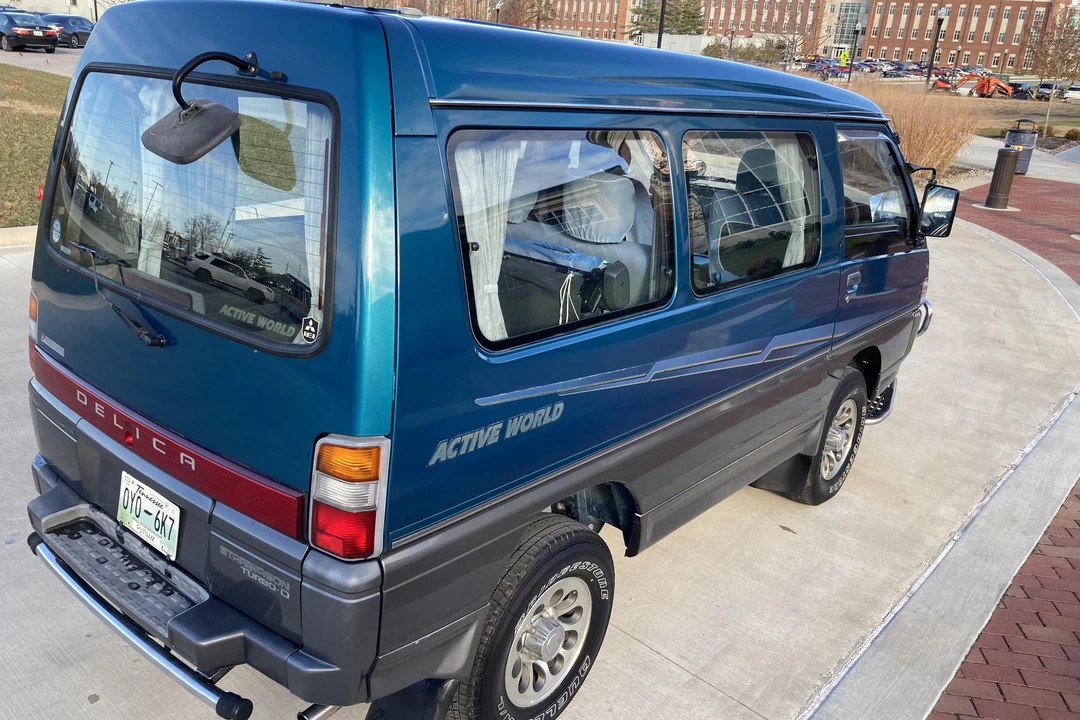 1993 Mitsubishi Delica 4th Gen - Image 4 of 31