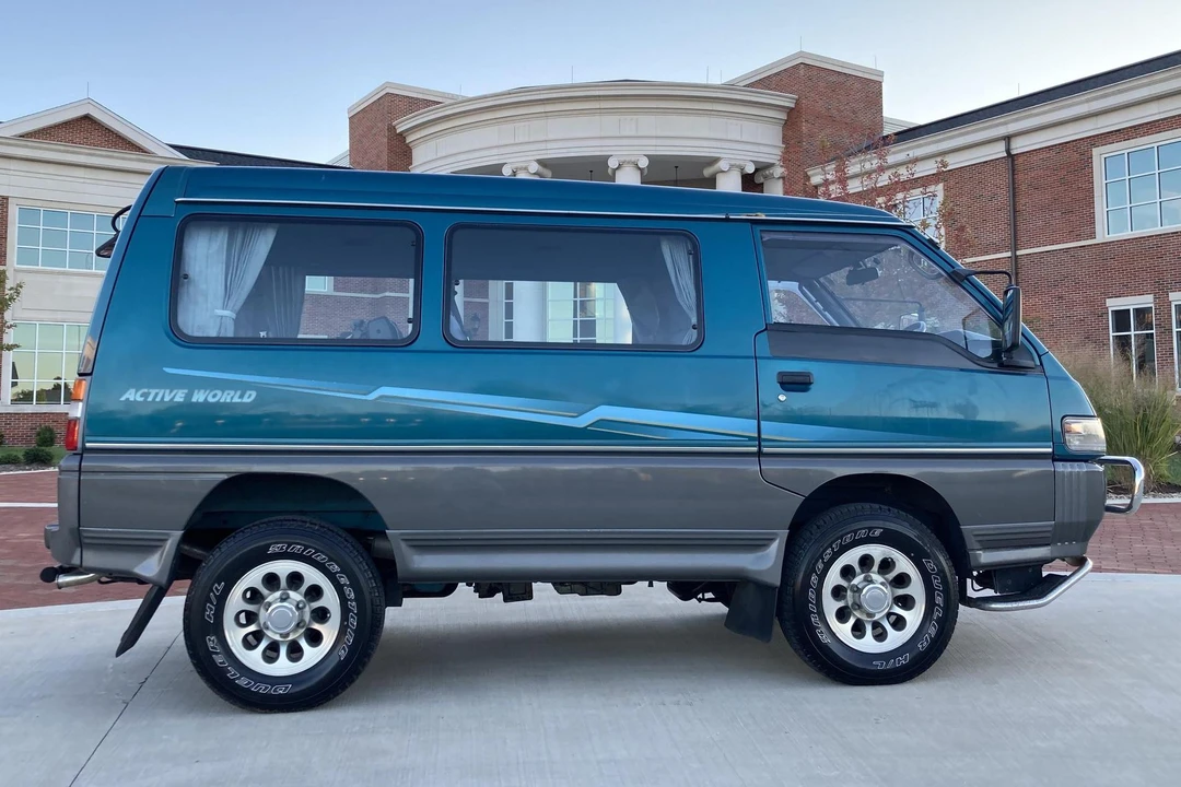 1993 Mitsubishi Delica 4th Gen - Image 2 of 31