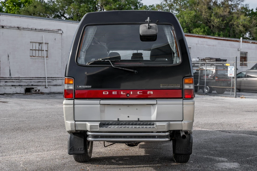 1996 Mitsubishi Delica 4th Gen - Image 5 of 31