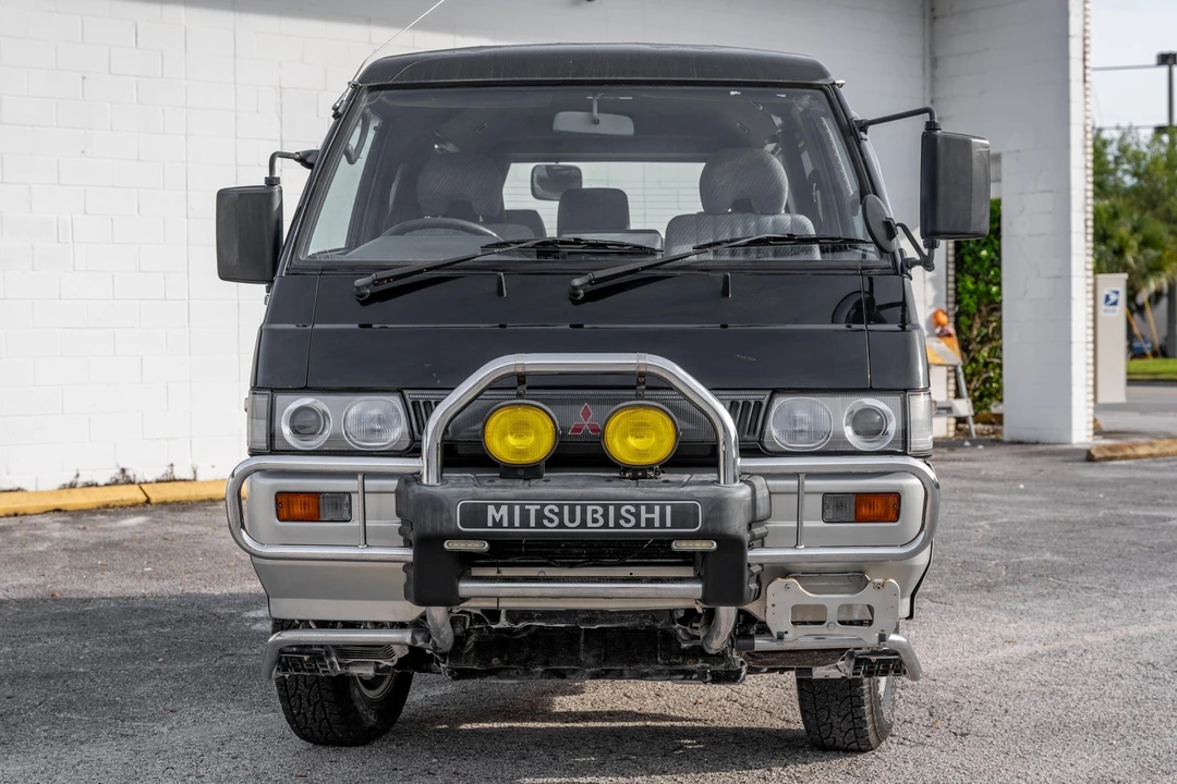 1996 Mitsubishi Delica 4th Gen - Image 2 of 31