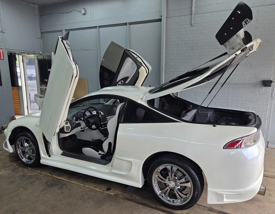 1996 Mitsubishi Eclipse 2nd Gen - Image 2 of 31