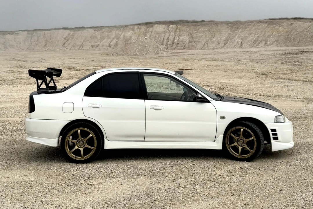 1996 Mitsubishi Lancer Evolution IV 6th Gen - Image 3 of 31