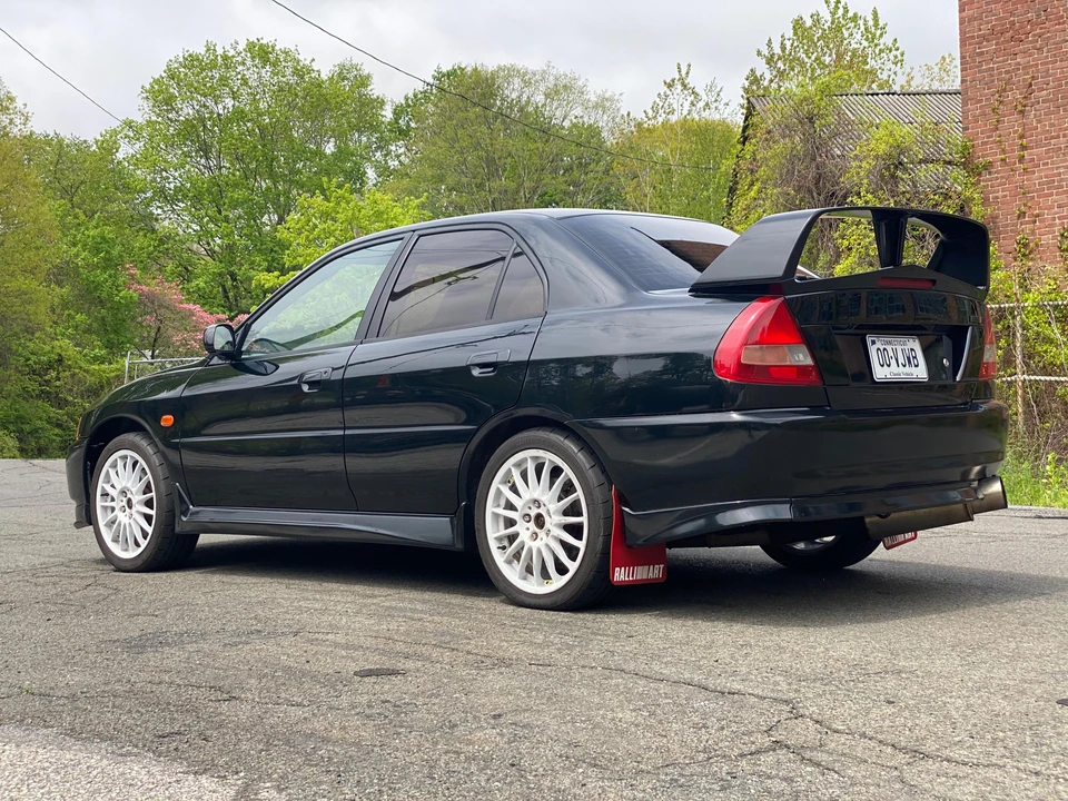 1996 Mitsubishi Lancer Evolution IV 6th Gen - Image 17 of 31
