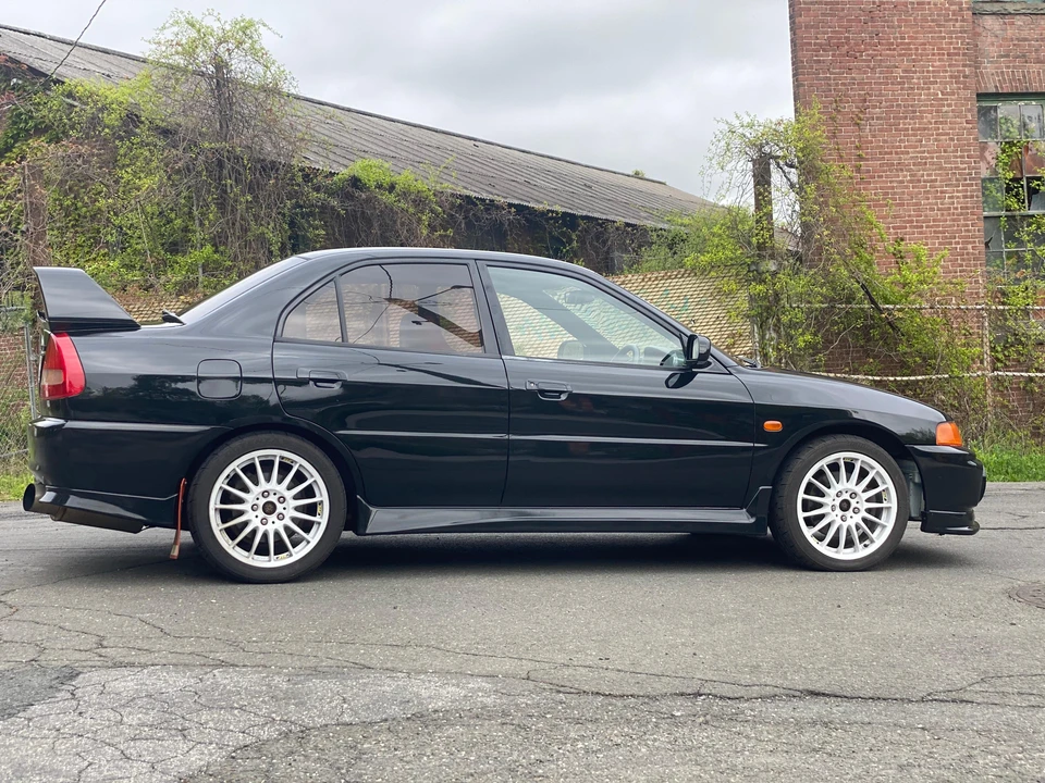 1996 Mitsubishi Lancer Evolution IV 6th Gen - Image 27 of 31