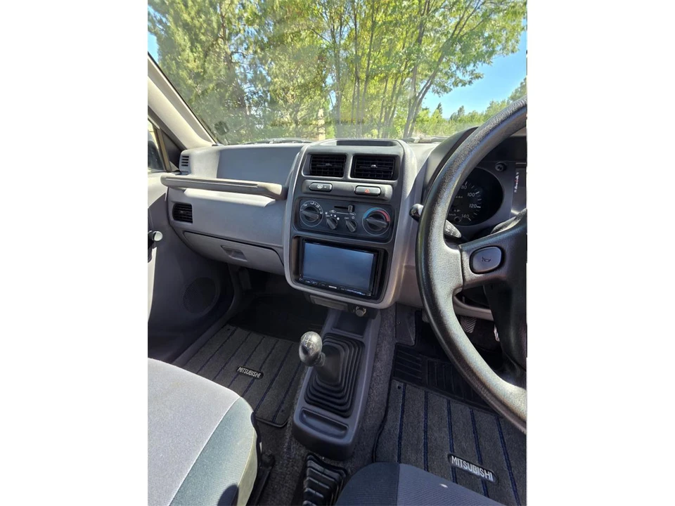1996 Mitsubishi Pajero/Montero 2nd Gen - Image 21 of 25