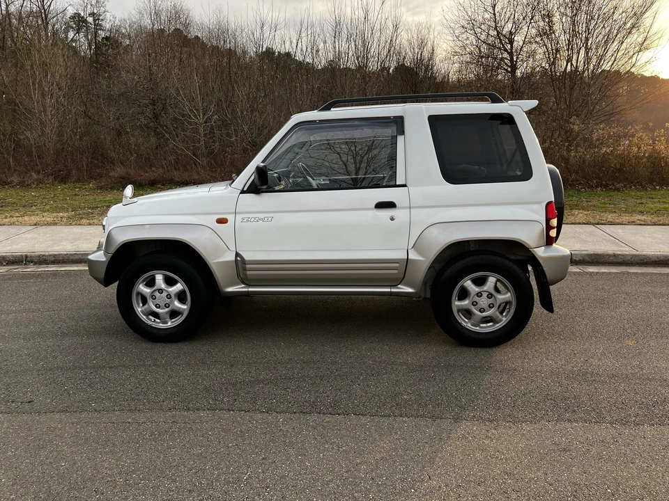 1996 Mitsubishi Pajero/Montero 2nd Gen - Image 2 of 31