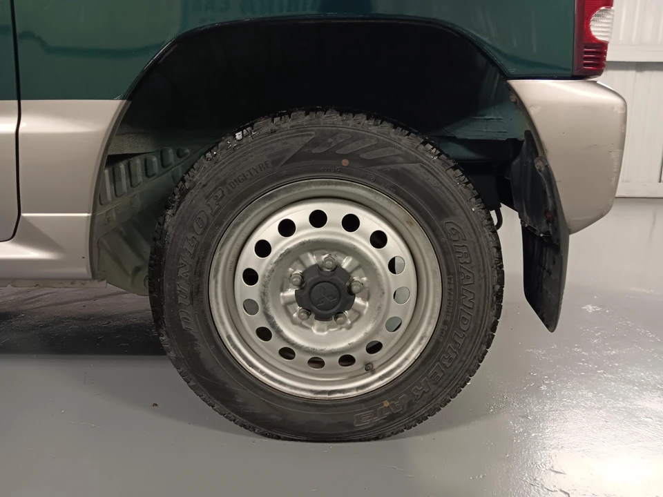 1996 Mitsubishi Pajero/Montero 2nd Gen - Image 25 of 31