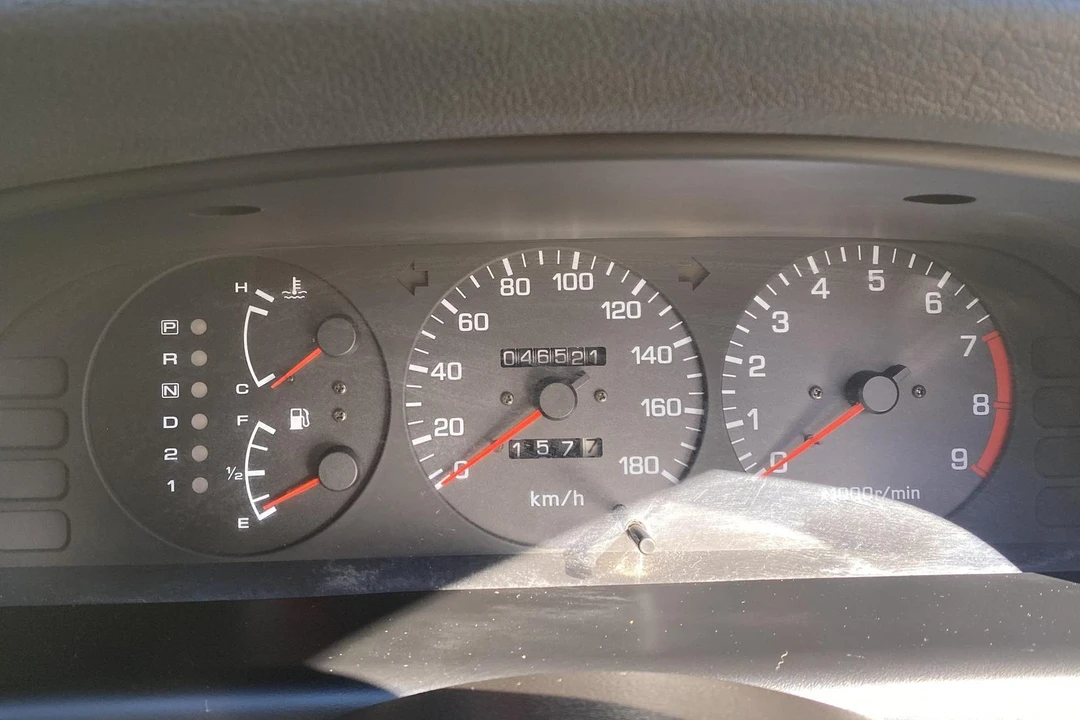 1996 Nissan Avenir 1st Gen - Image 9 of 10