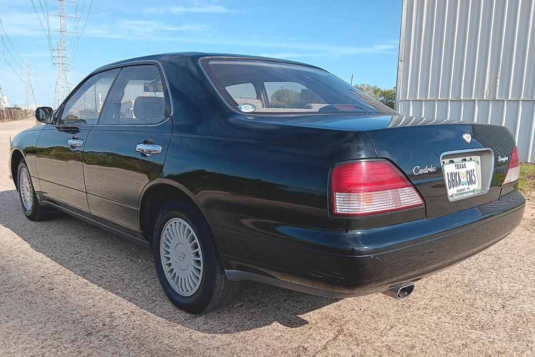 1996 Nissan Cedric 8th Gen - Image 4 of 31