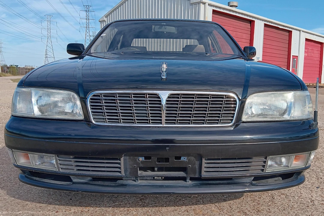 1996 Nissan Cedric 8th Gen - Image 2 of 31