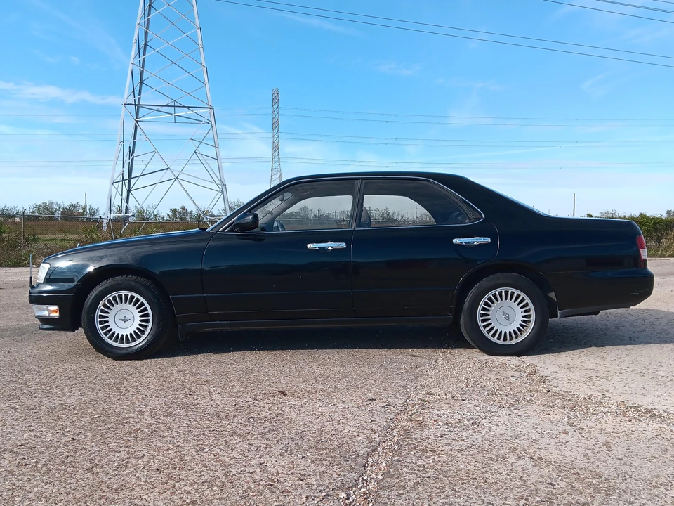 1996 Nissan Cedric 8th Gen - Image 9 of 31