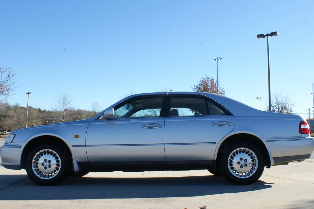 1996 Nissan Cima 3rd Gen - Image 3 of 15
