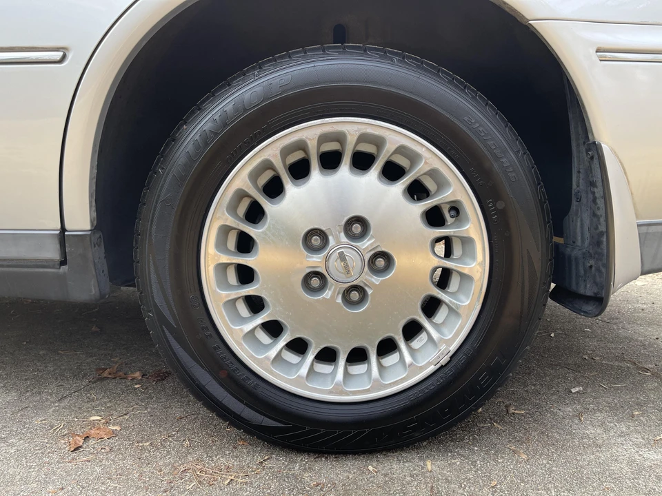 1996 Nissan Cima 3rd Gen - Image 9 of 15
