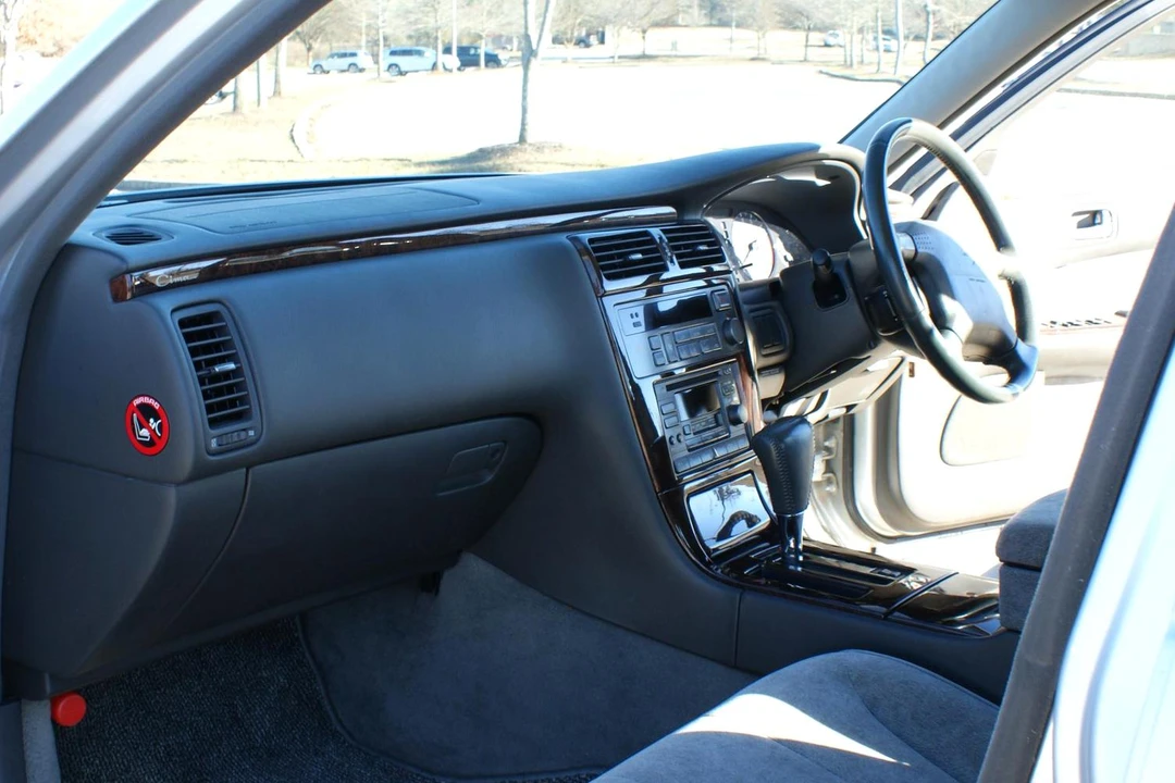 1996 Nissan Cima 3rd Gen - Image 12 of 15