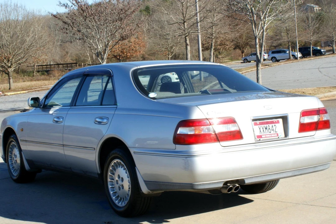 1996 Nissan Cima 3rd Gen - Image 4 of 15