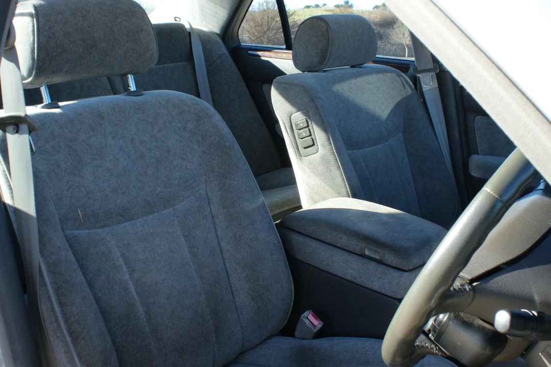 1996 Nissan Cima 3rd Gen - Image 13 of 15