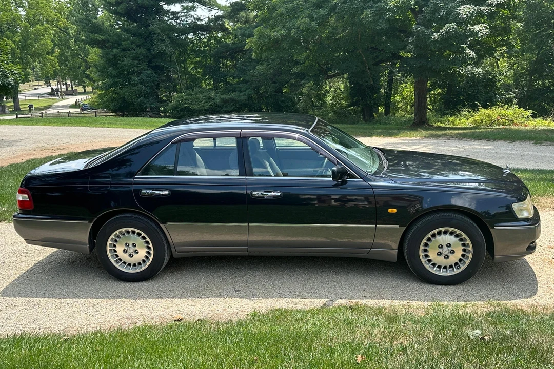 1996 Nissan Cima 3rd Gen - Image 3 of 31