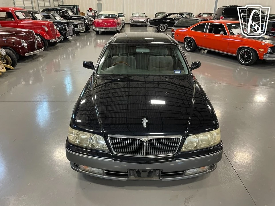 1996 Nissan Cima 3rd Gen - Image 3 of 12
