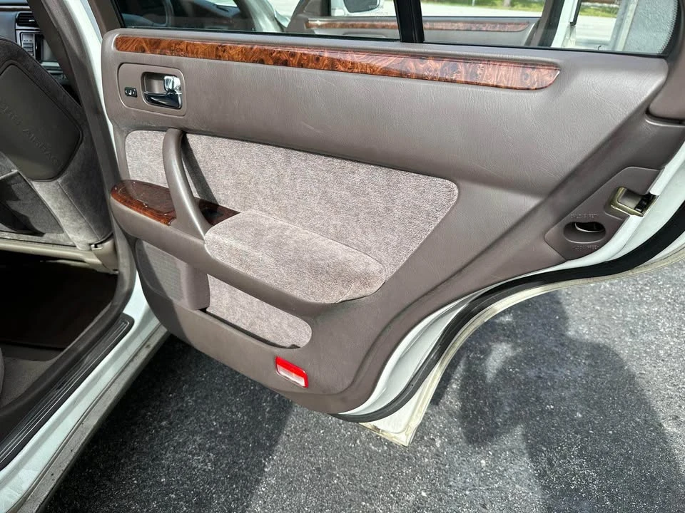 1996 Nissan Cima 3rd Gen - Image 7 of 20