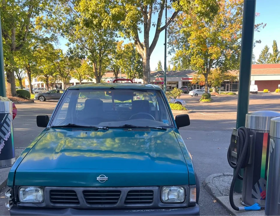 1996 Nissan Frontier - Image 2 of 5