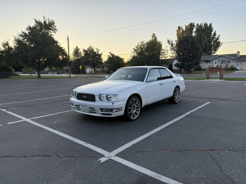 1996 Nissan Gloria 10th Gen - Image 2 of 31