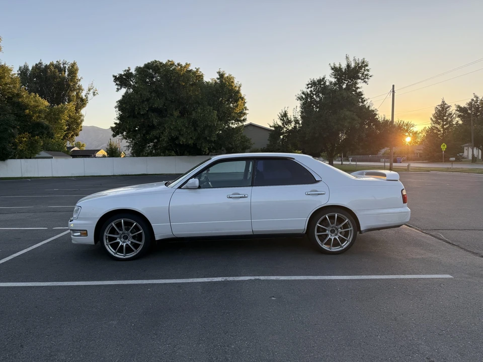 1996 Nissan Gloria 10th Gen - Image 9 of 31