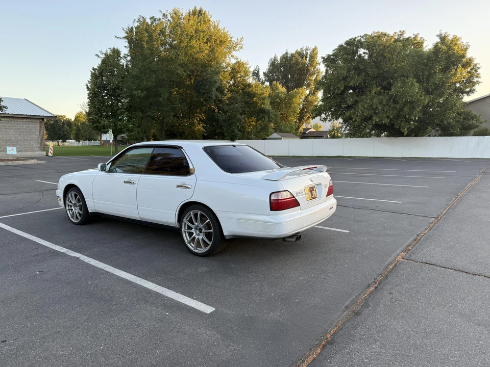 1996 Nissan Gloria 10th Gen - Image 8 of 31