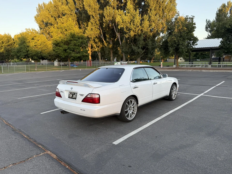 1996 Nissan Gloria 10th Gen - Image 6 of 31