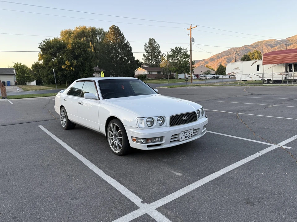 1996 Nissan Gloria 10th Gen - Image 4 of 31