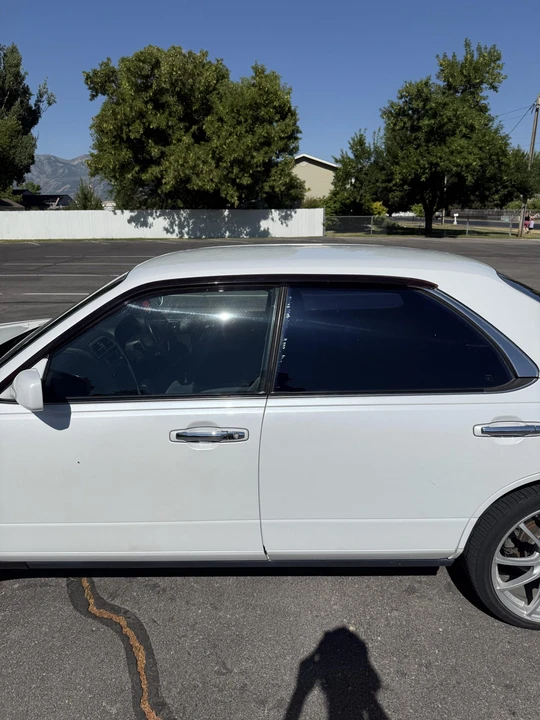 1996 Nissan Gloria 10th Gen - Image 15 of 31