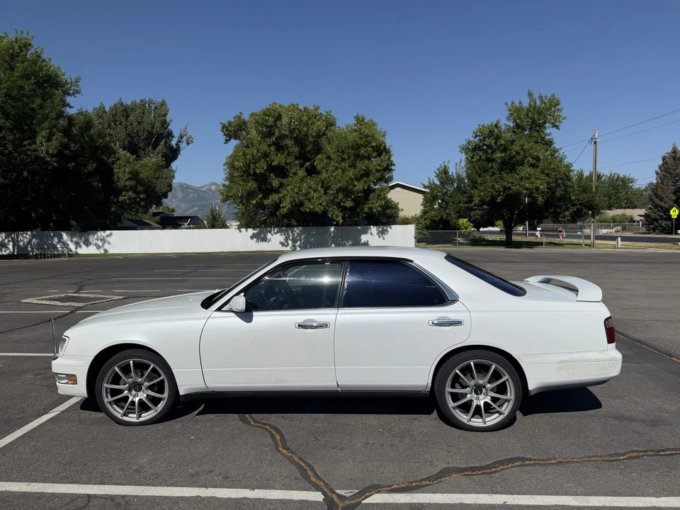 1996 Nissan Gloria 10th Gen - Image 10 of 31